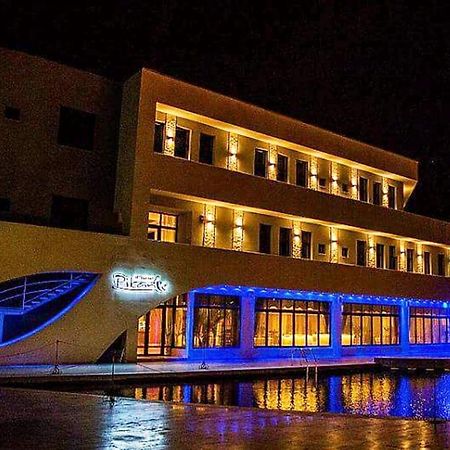 Hotel Pik Elegance Ploieşti Esterno foto