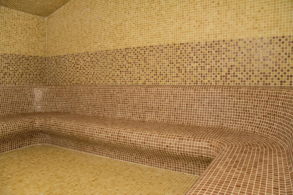 Hotel Pik Elegance Ploieşti Esterno foto