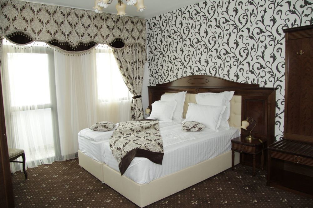 Hotel Pik Elegance Ploieşti Esterno foto