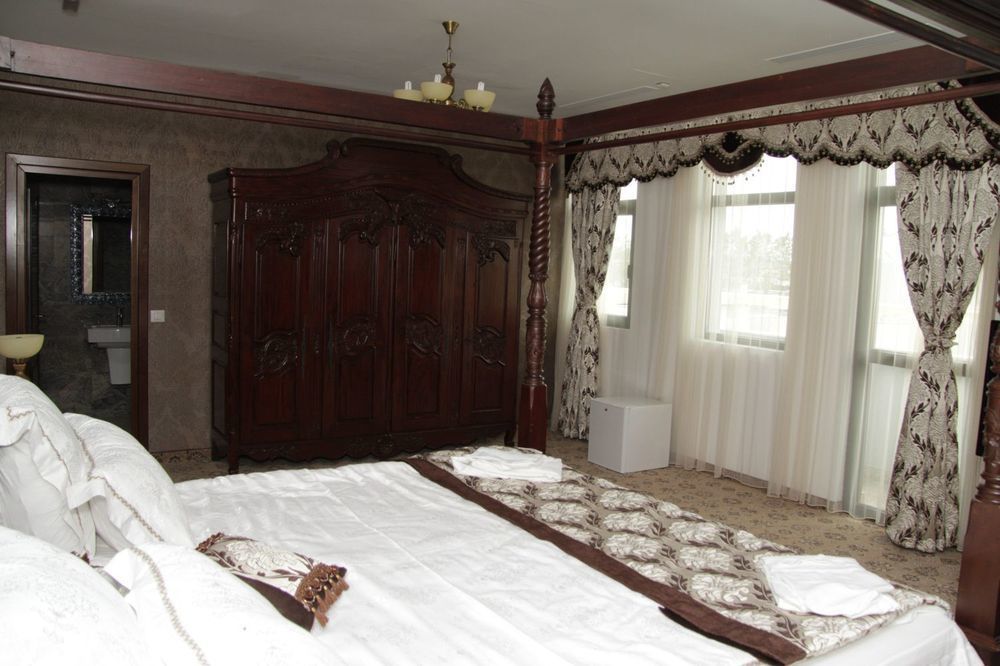 Hotel Pik Elegance Ploieşti Esterno foto