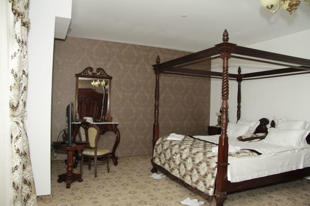 Hotel Pik Elegance Ploieşti Esterno foto