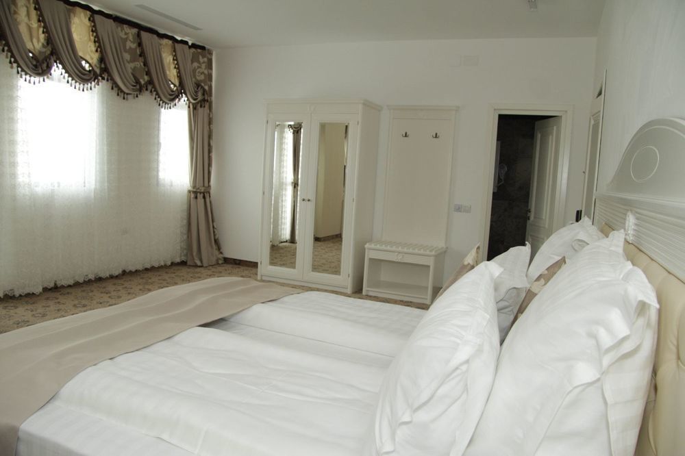 Hotel Pik Elegance Ploieşti Esterno foto