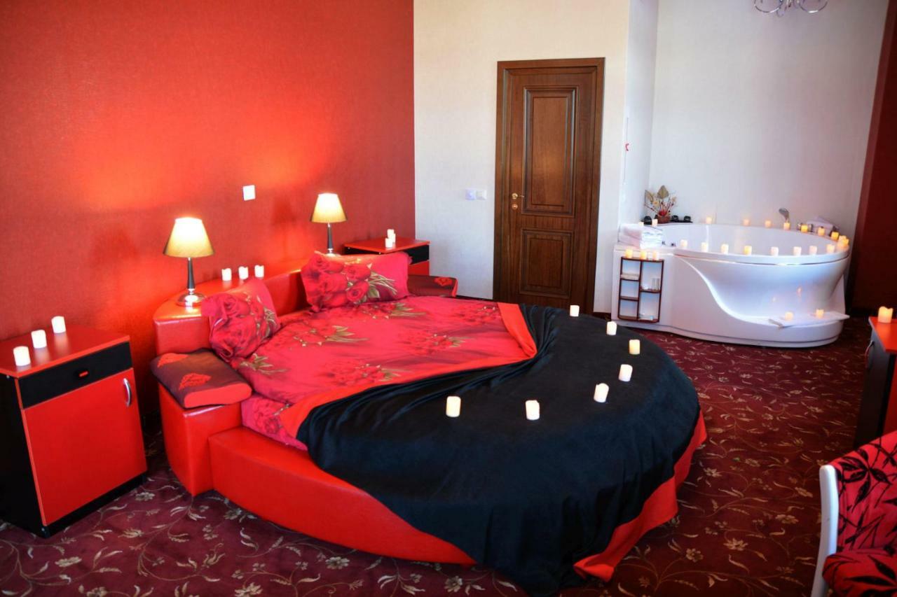 Hotel Pik Elegance Ploieşti Esterno foto