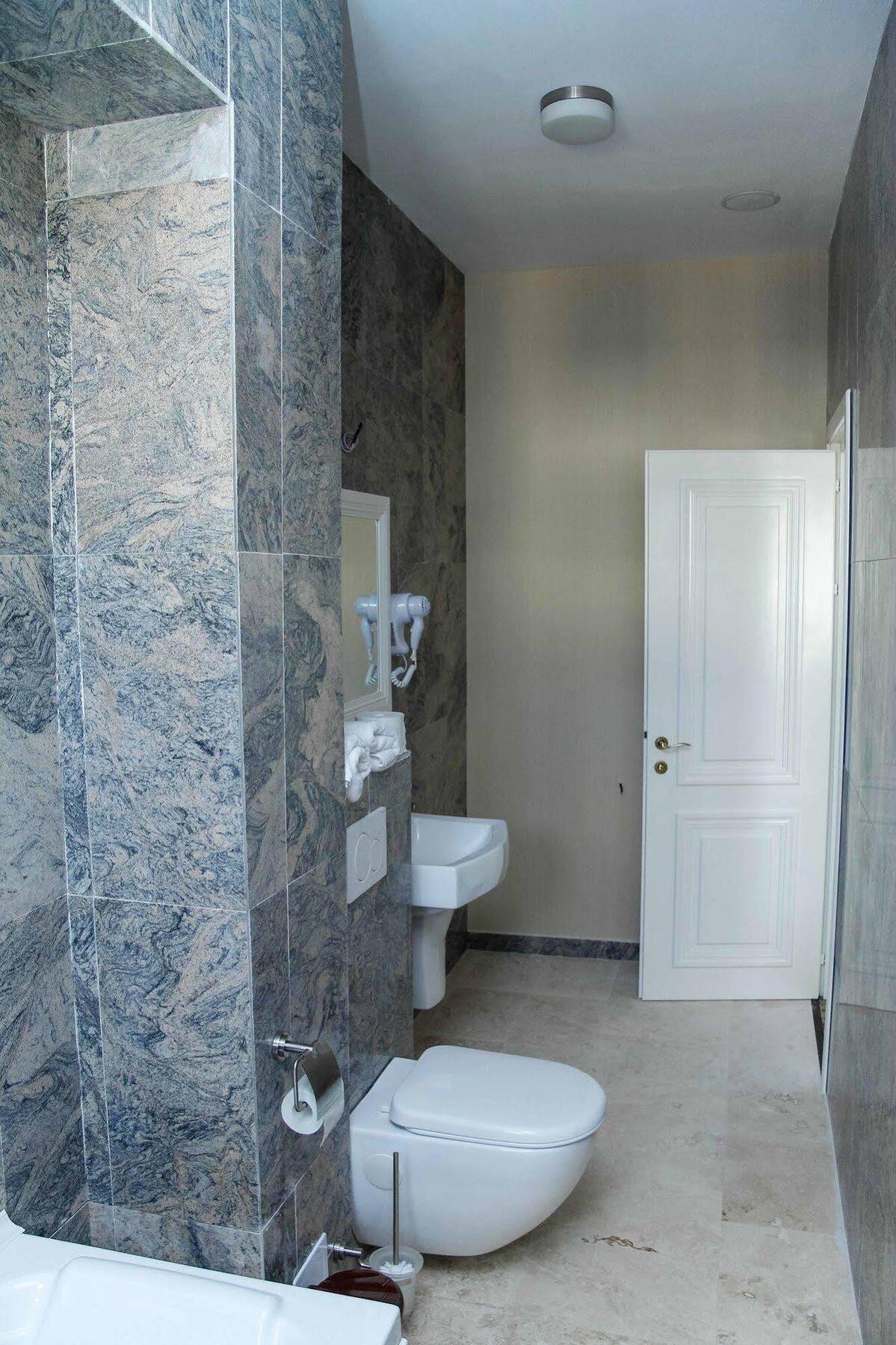 Hotel Pik Elegance Ploieşti Esterno foto