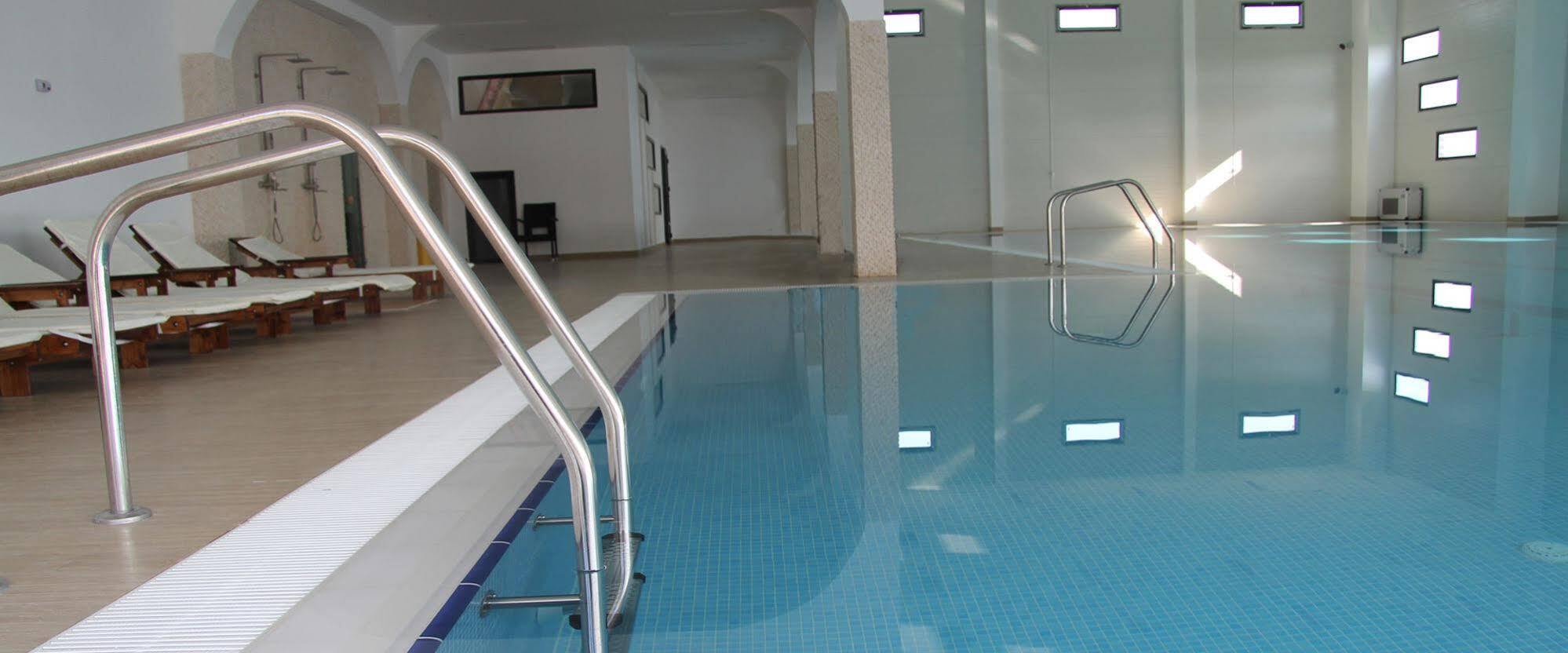 Hotel Pik Elegance Ploieşti Esterno foto