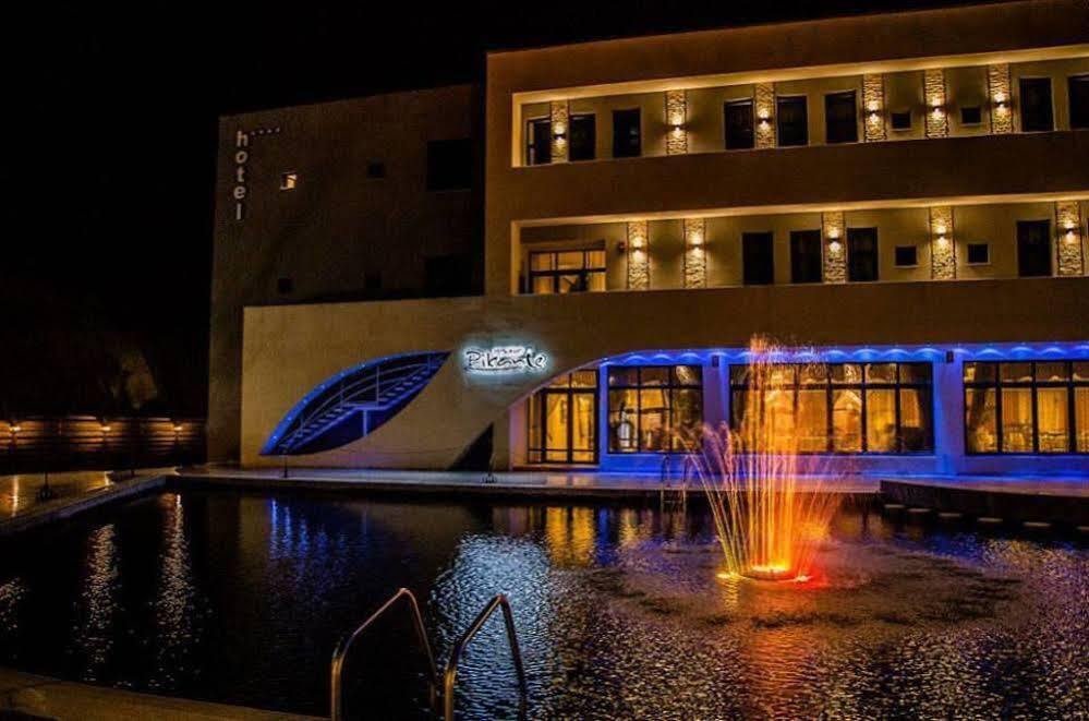 Hotel Pik Elegance Ploieşti Esterno foto