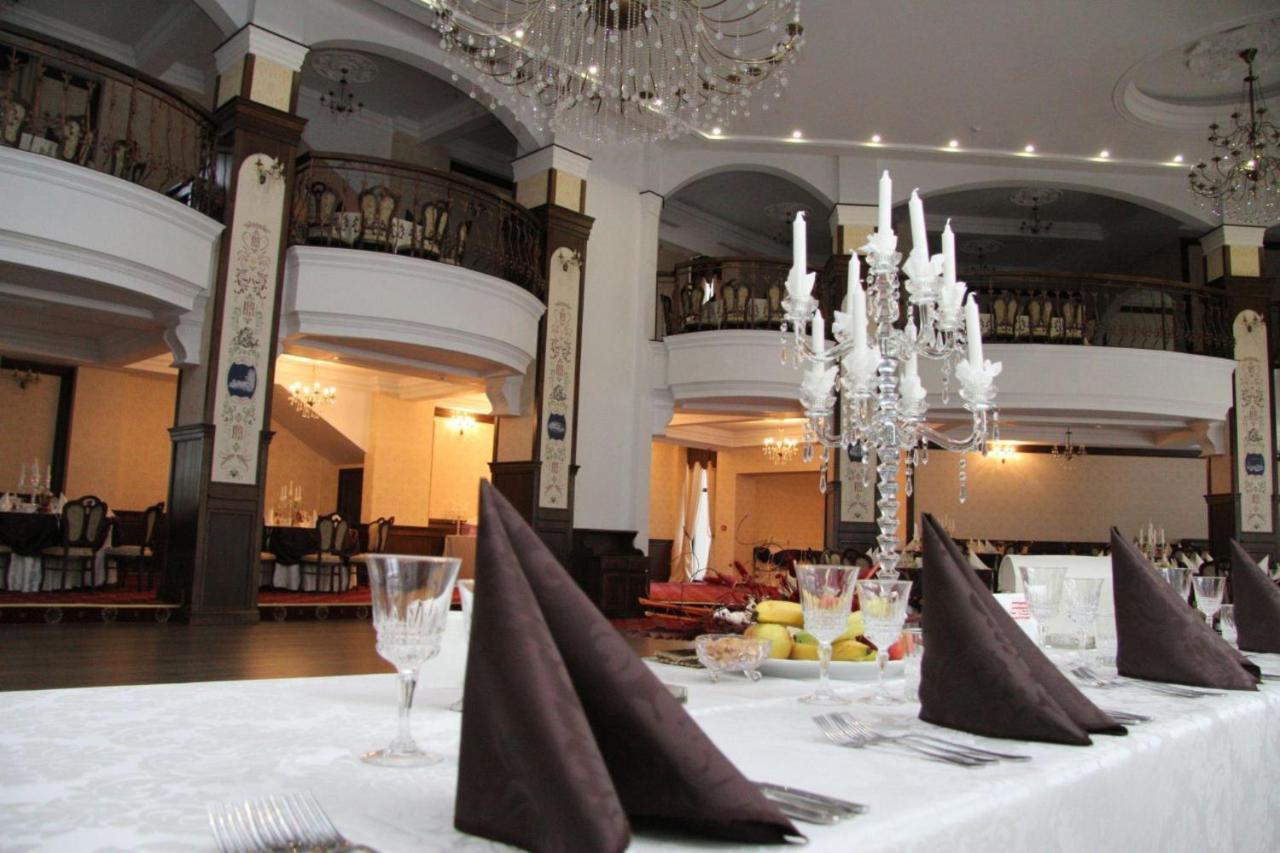 Hotel Pik Elegance Ploieşti Esterno foto