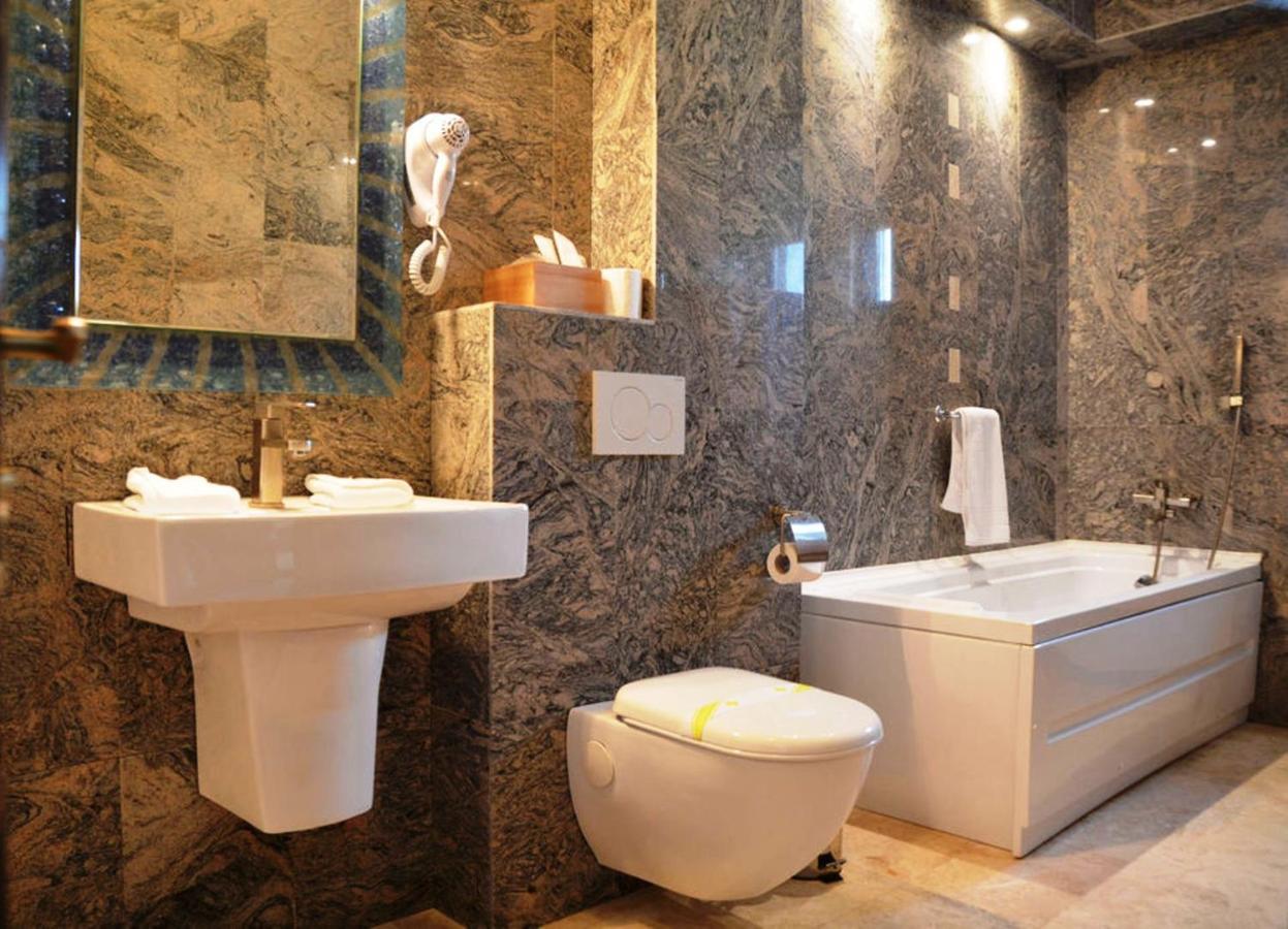 Hotel Pik Elegance Ploieşti Esterno foto